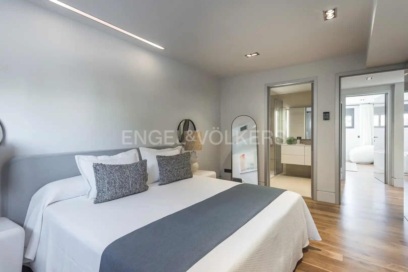 Dormitori de Apartament de lloguer en Madrid amb Aire condicionat, Calefacció i Terrassa