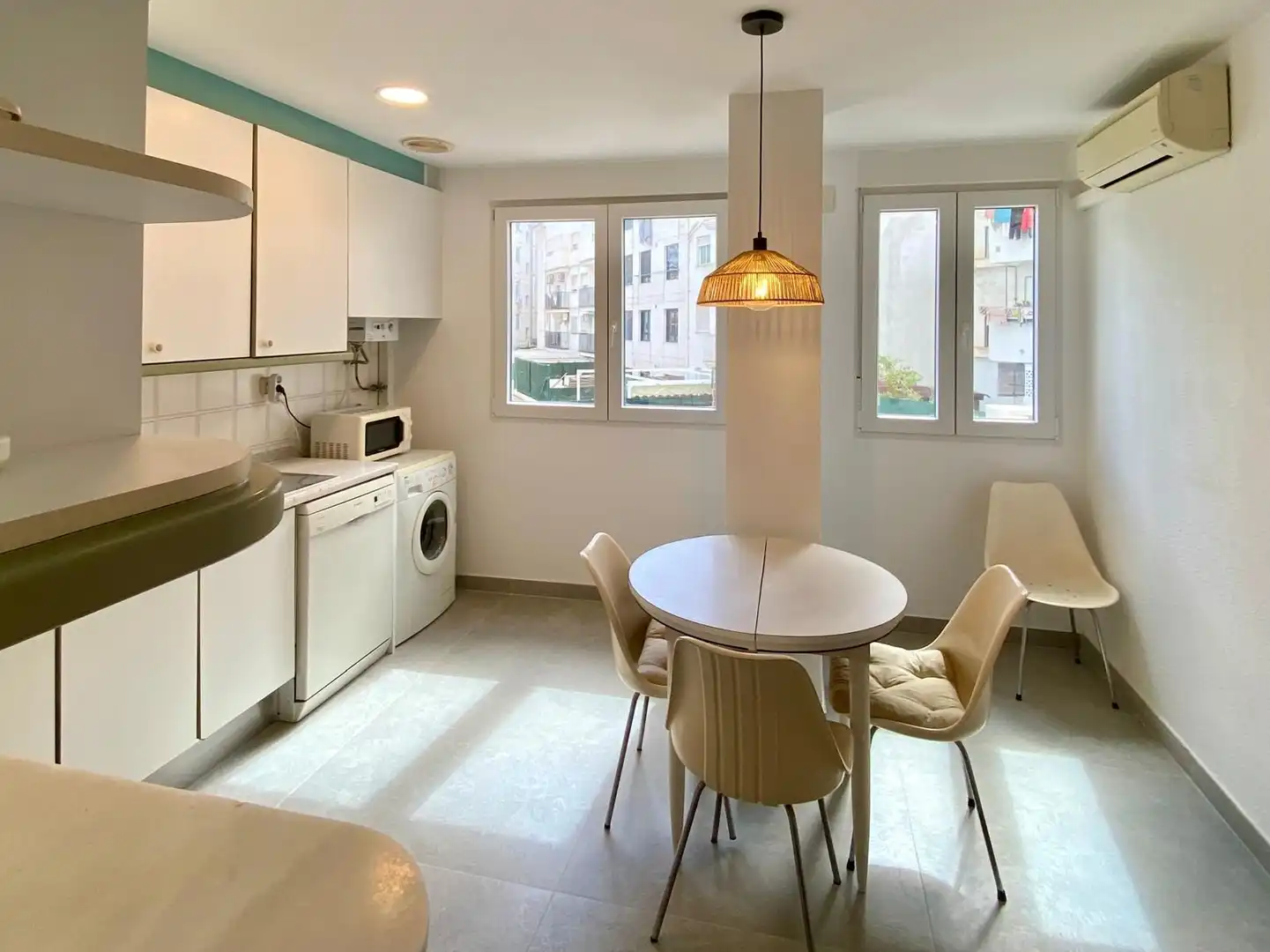 Kitchen of Flat for rent in Valencia  with Air Conditioner, Parquet flooring and Balcony