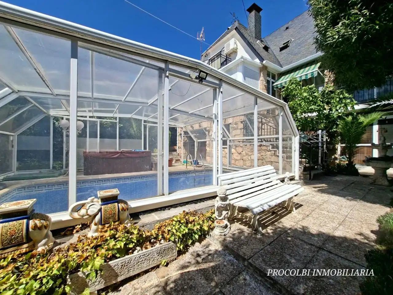 Piscina de Casa o xalet en venda en El Casar amb Aire condicionat, Calefacció i Jardí privat