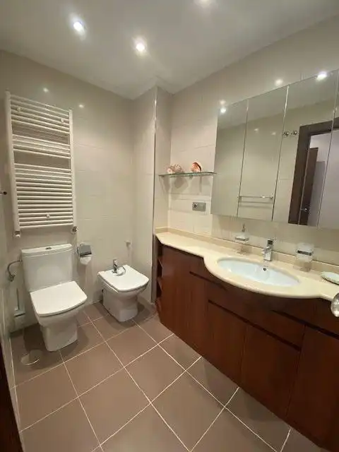 Baño de Piso en venta en Oviedo  con Calefacción