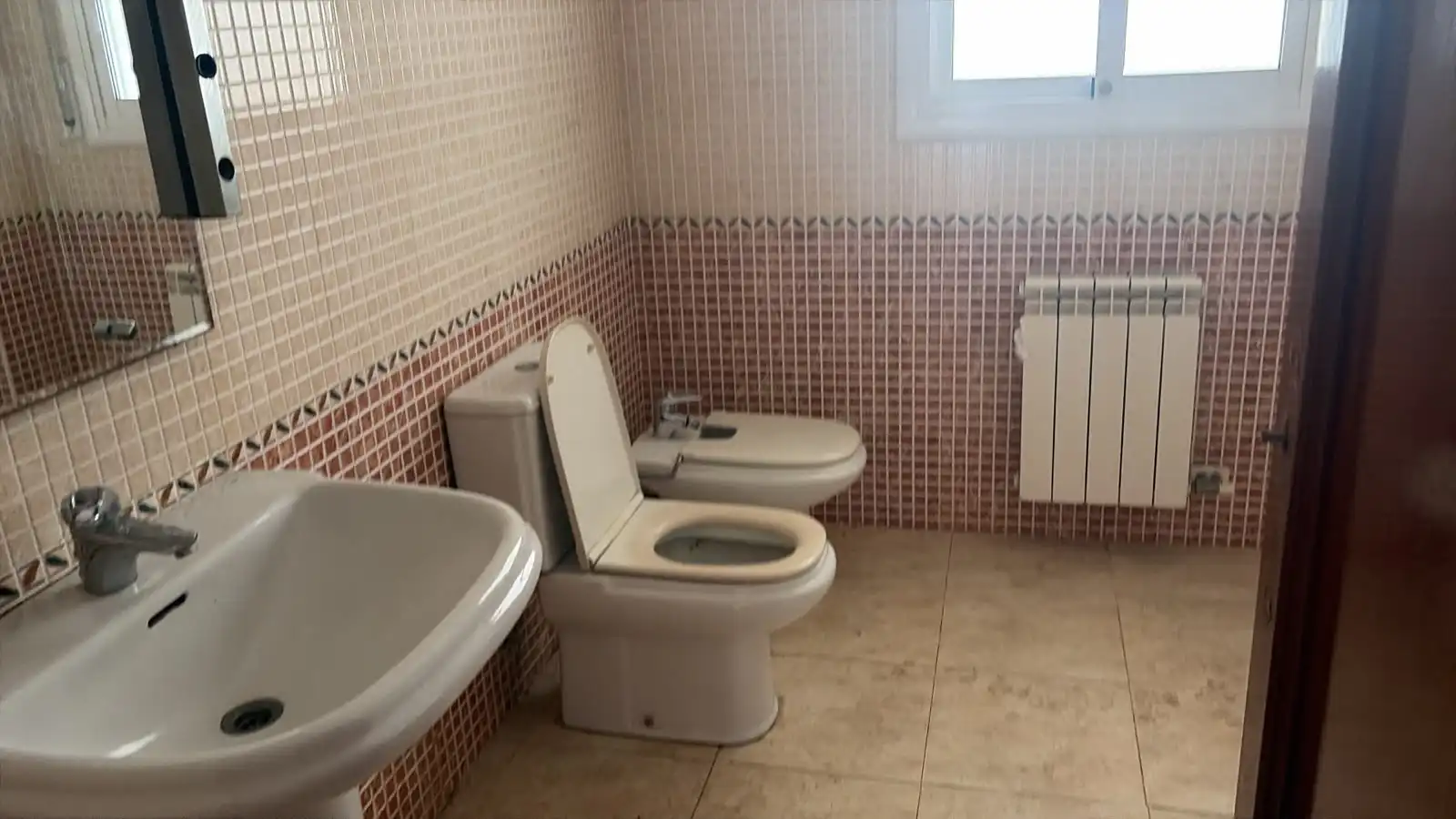 Badezimmer von Haus oder Chalet zum Verkauf in Calafell mit Heizung, Privatgarten und Terrasse
