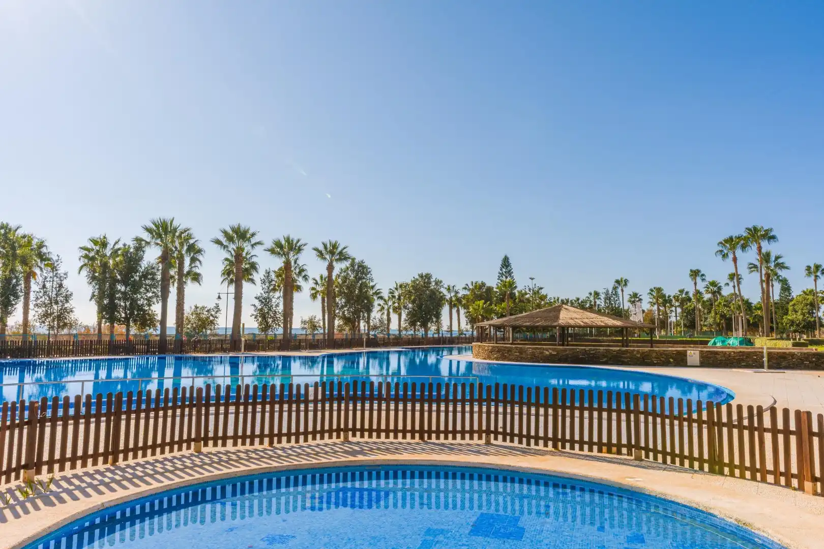 Piscina de Ático en venta en El Ejido con Aire acondicionado, Calefacción y Jardín privado