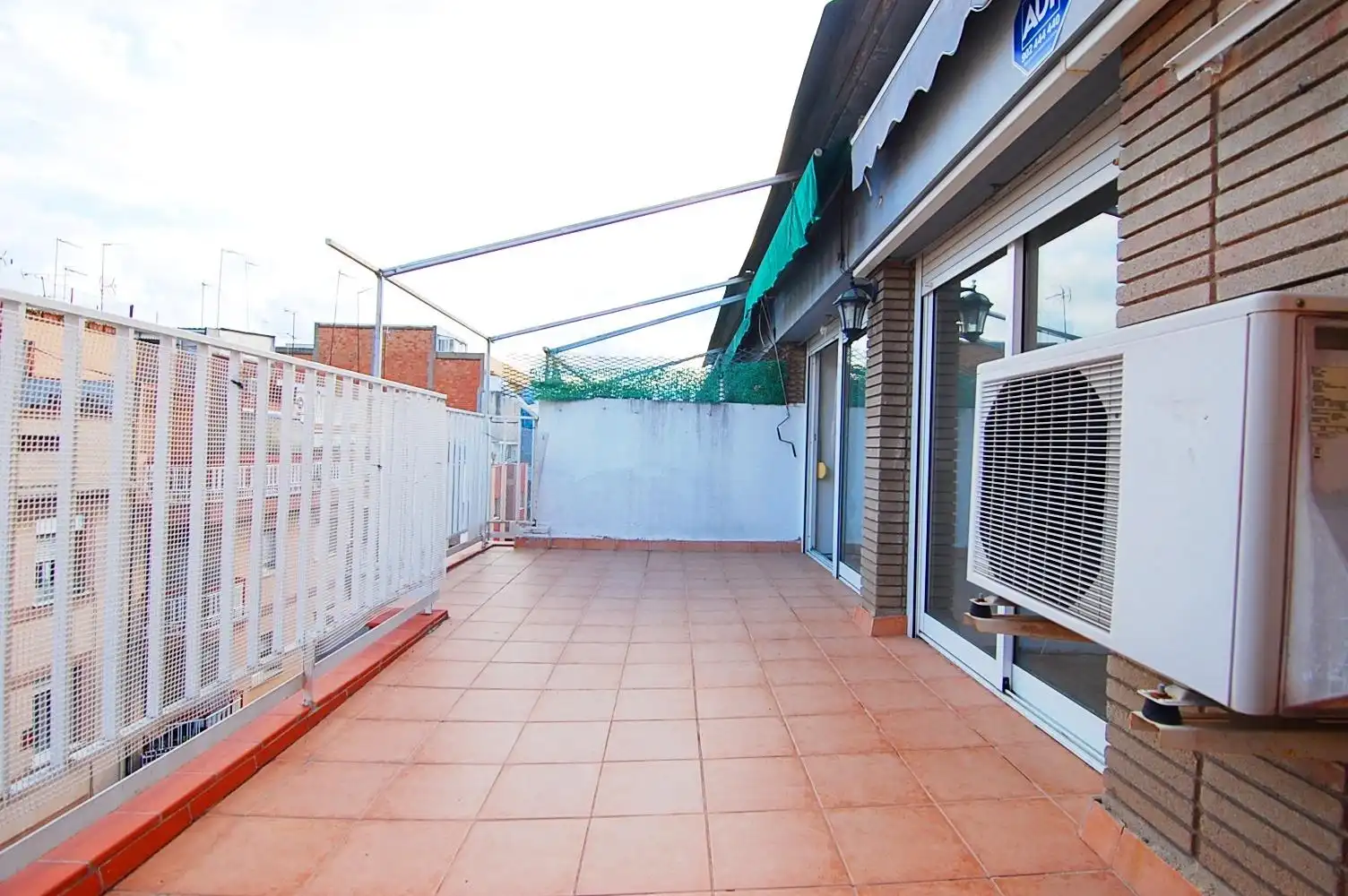 Terraza de Ático en venta en Santa Coloma de Gramenet con Aire acondicionado, Calefacción y Terraza