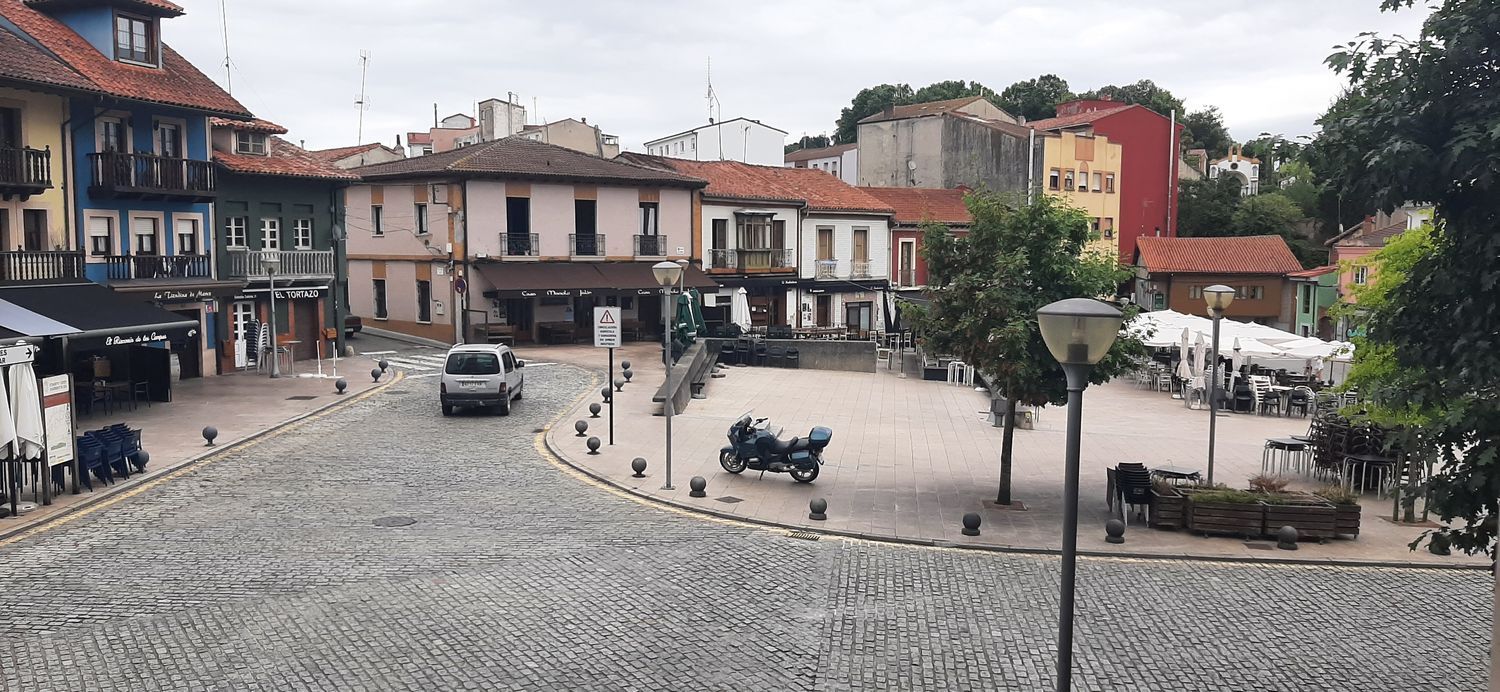 Vista exterior de Pis en venda en Siero amb Calefacció i Piscina