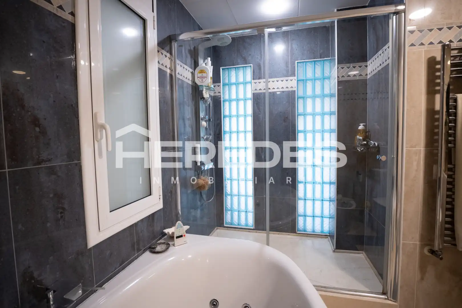 Baño de Casa o chalet en venta en Sabadell con Aire acondicionado, Calefacción y Jardín privado