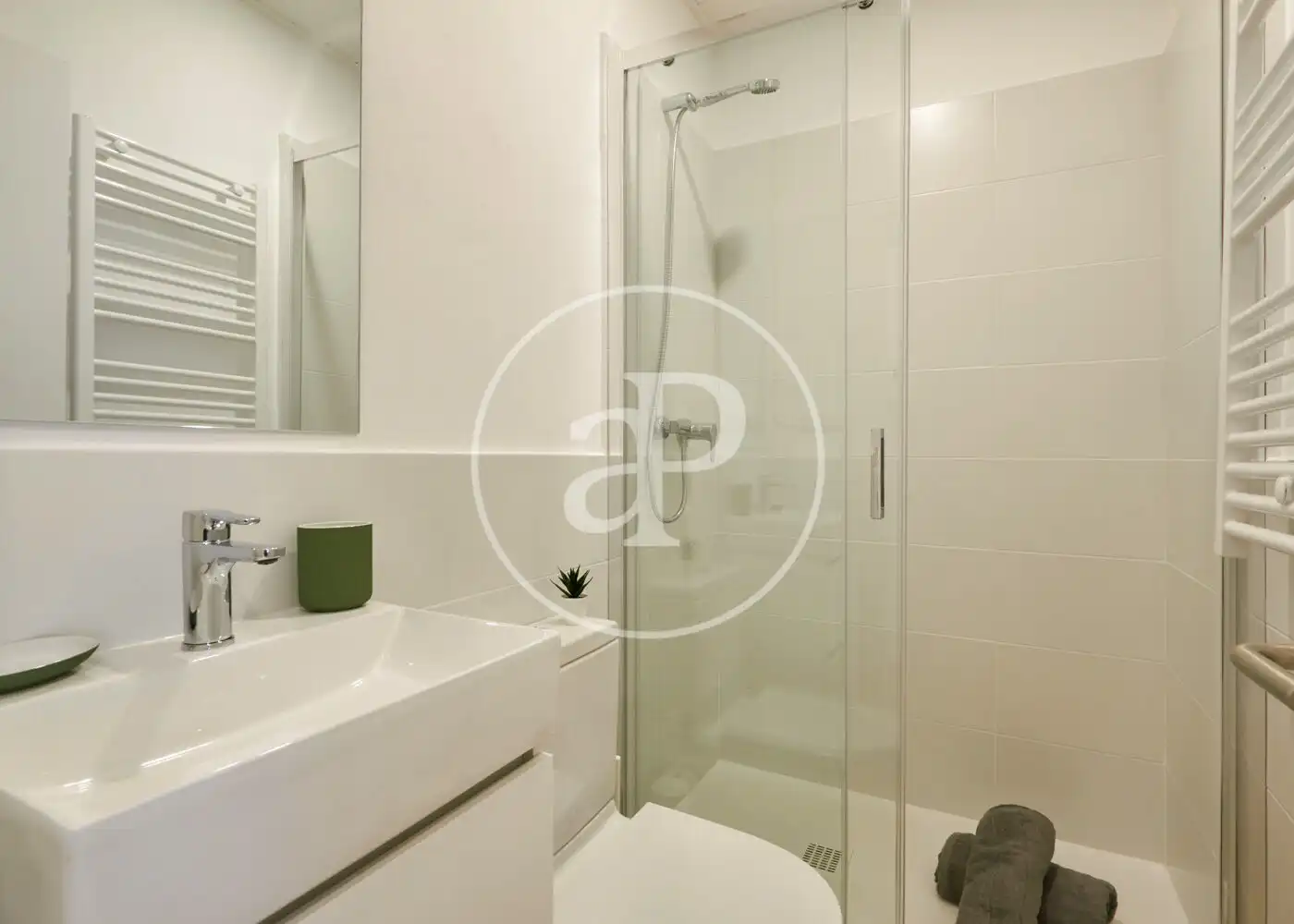 Baño de Piso en venta en Barcelona con Calefacción, Terraza y Amueblado