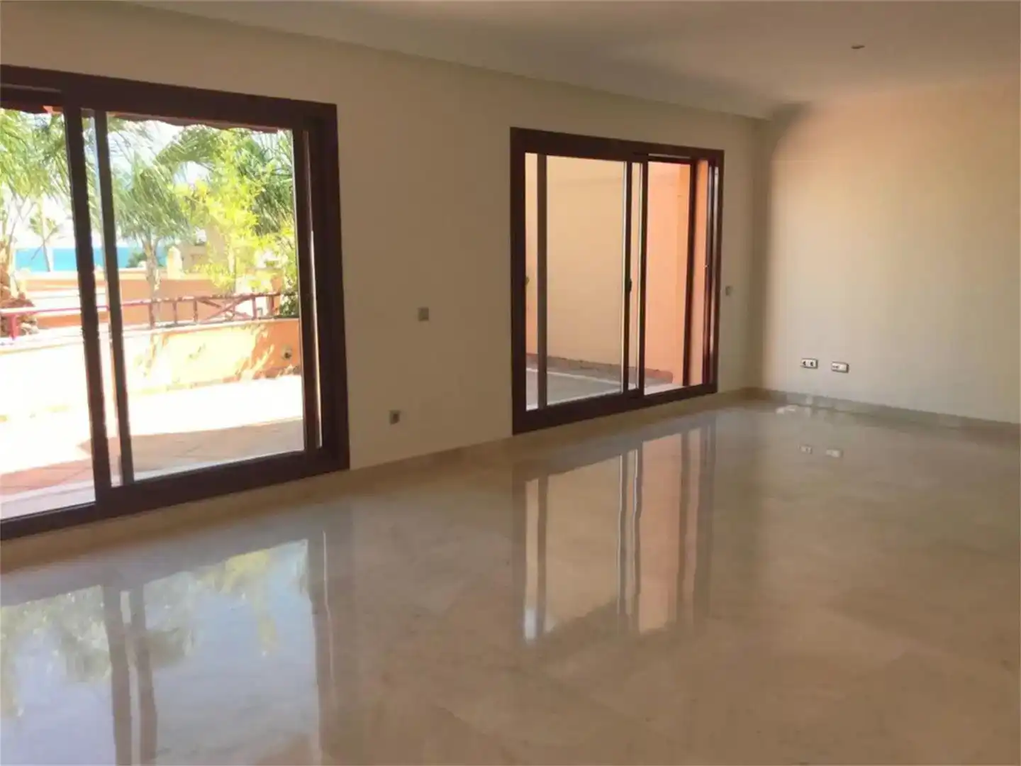 Sala de estar de Apartamento en venta en Estepona con Aire acondicionado y Piscina