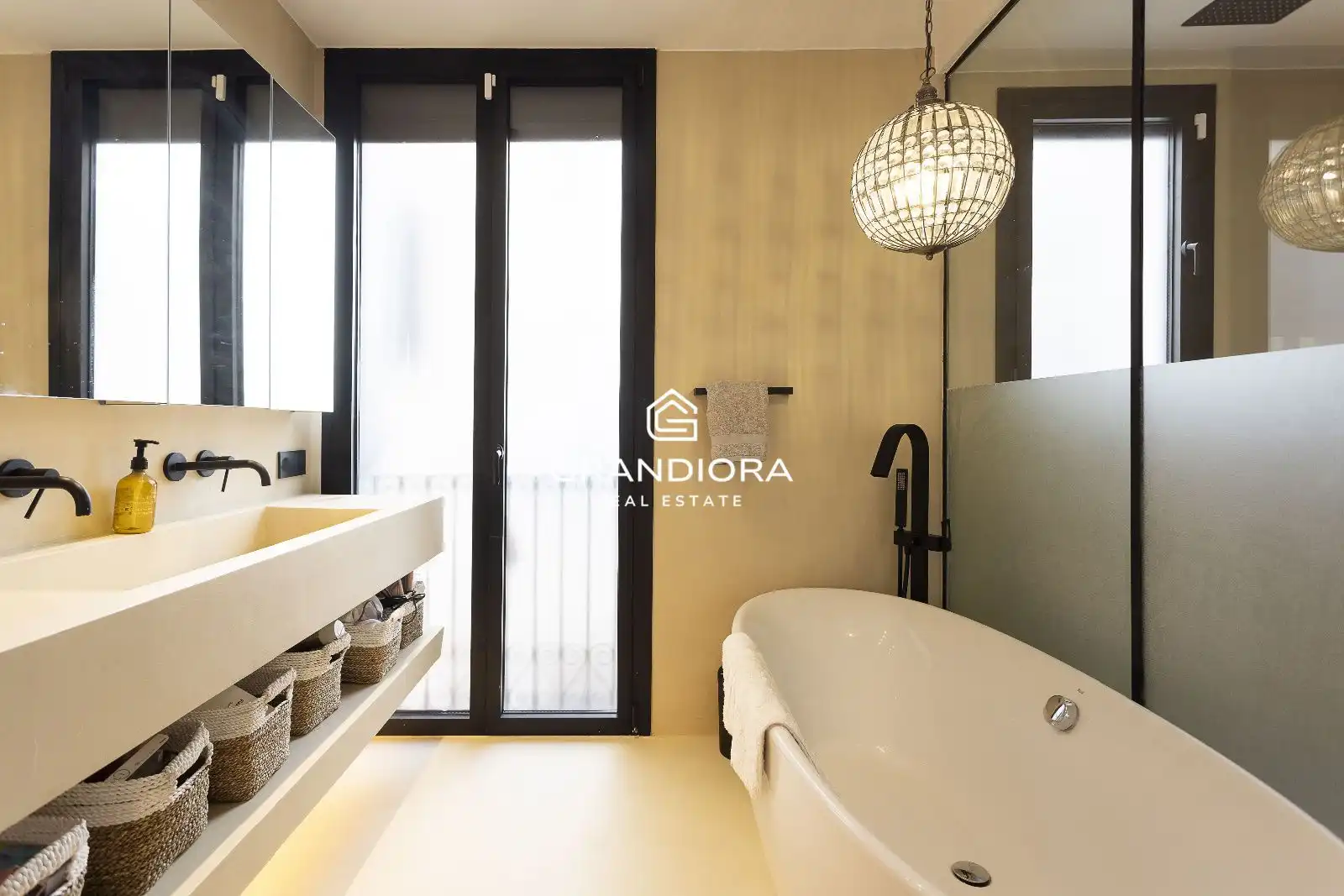 Bathroom of Flat for rent in Barcelona  with Air Conditioner