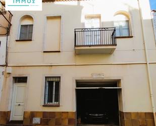 Vista exterior de Casa adosada en venda en Sant Carles de la Ràpita amb Terrassa i Balcó