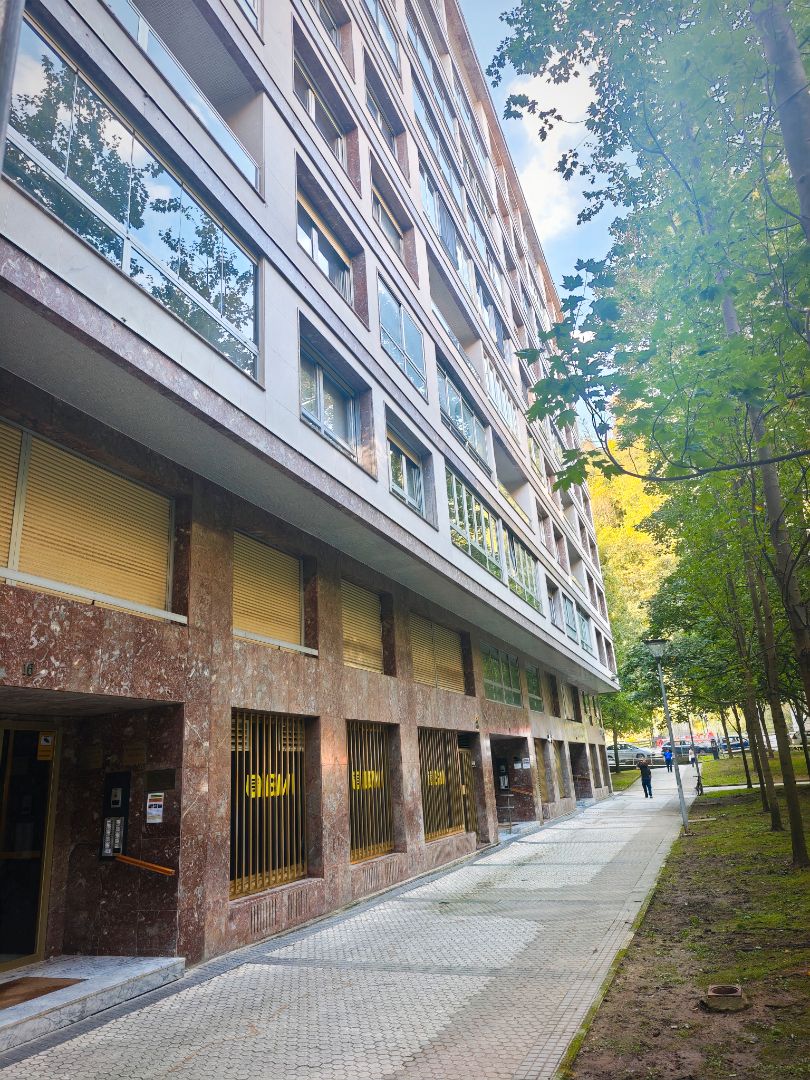 Vista exterior de Pis en venda en Donostia - San Sebastián  amb Calefacció, Moblat i Balcó