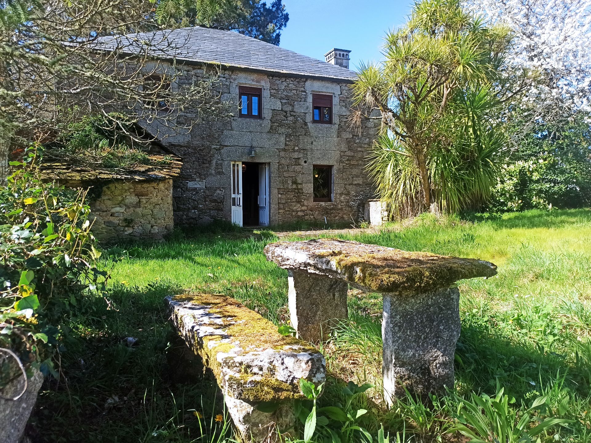 Vista exterior de Casa o chalet en venta en Begonte con Calefacción, Terraza y Amueblado