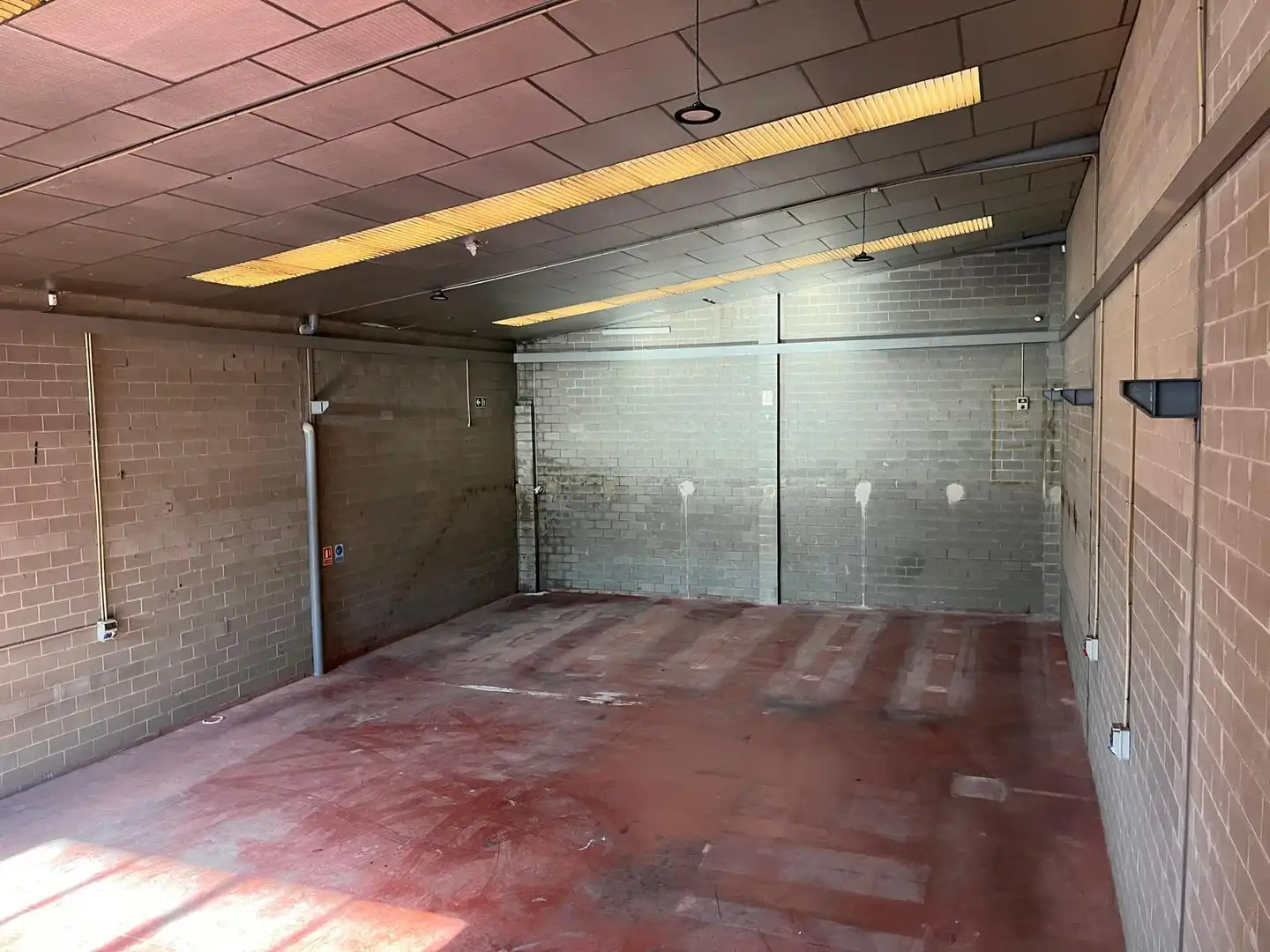 Industrial buildings for rent in Cornellà de Llobregat  with Alarm