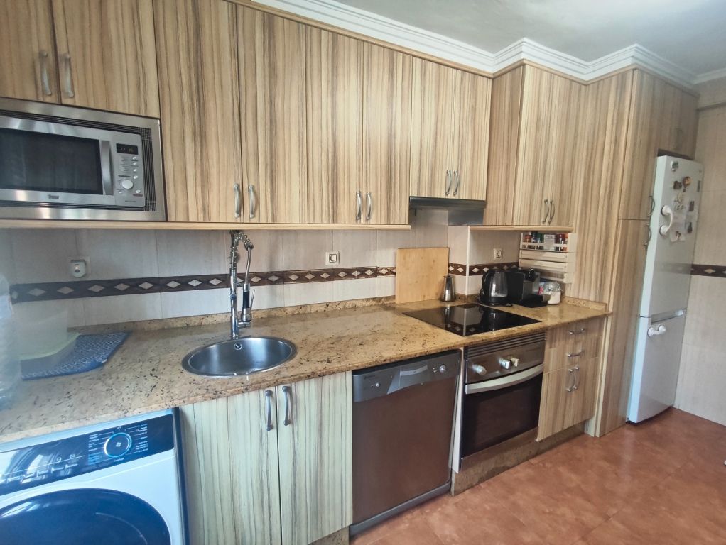 Cocina de Piso en venta en Gijón  con Calefacción, Trastero y Amueblado