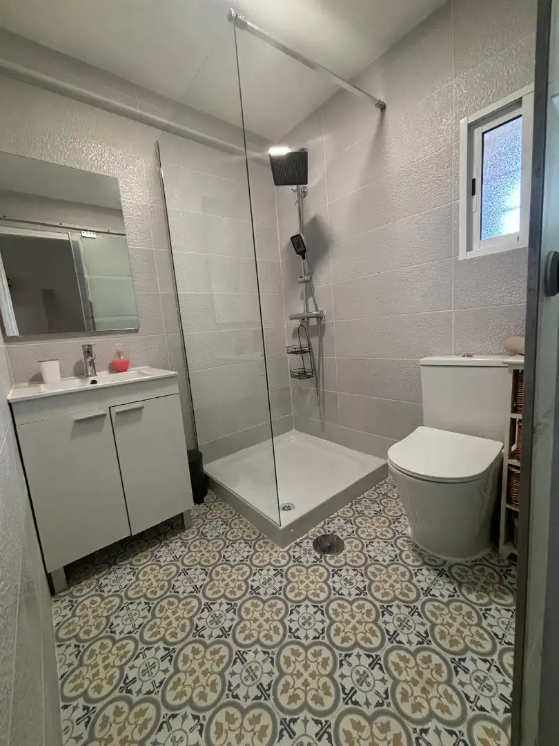 Bany de Apartament de lloguer en Torremolinos amb Moblat i Piscina comunitària