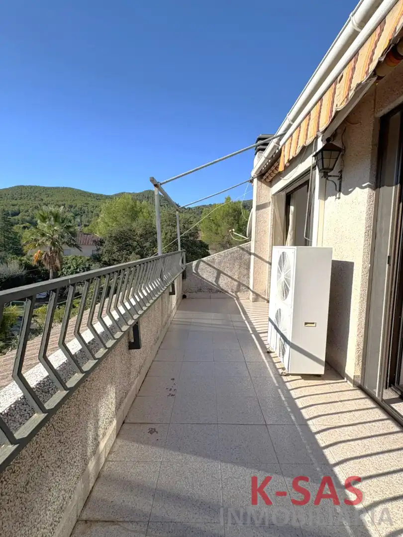 Casa amb piscina en venda a Carrer de les Tres Torres 6, imagen 5