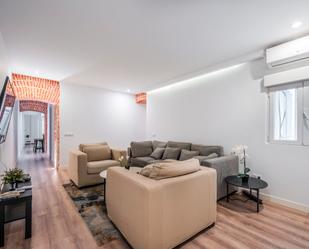 Sala d'estar de Apartament en venda en  Madrid Capital amb Aire condicionat