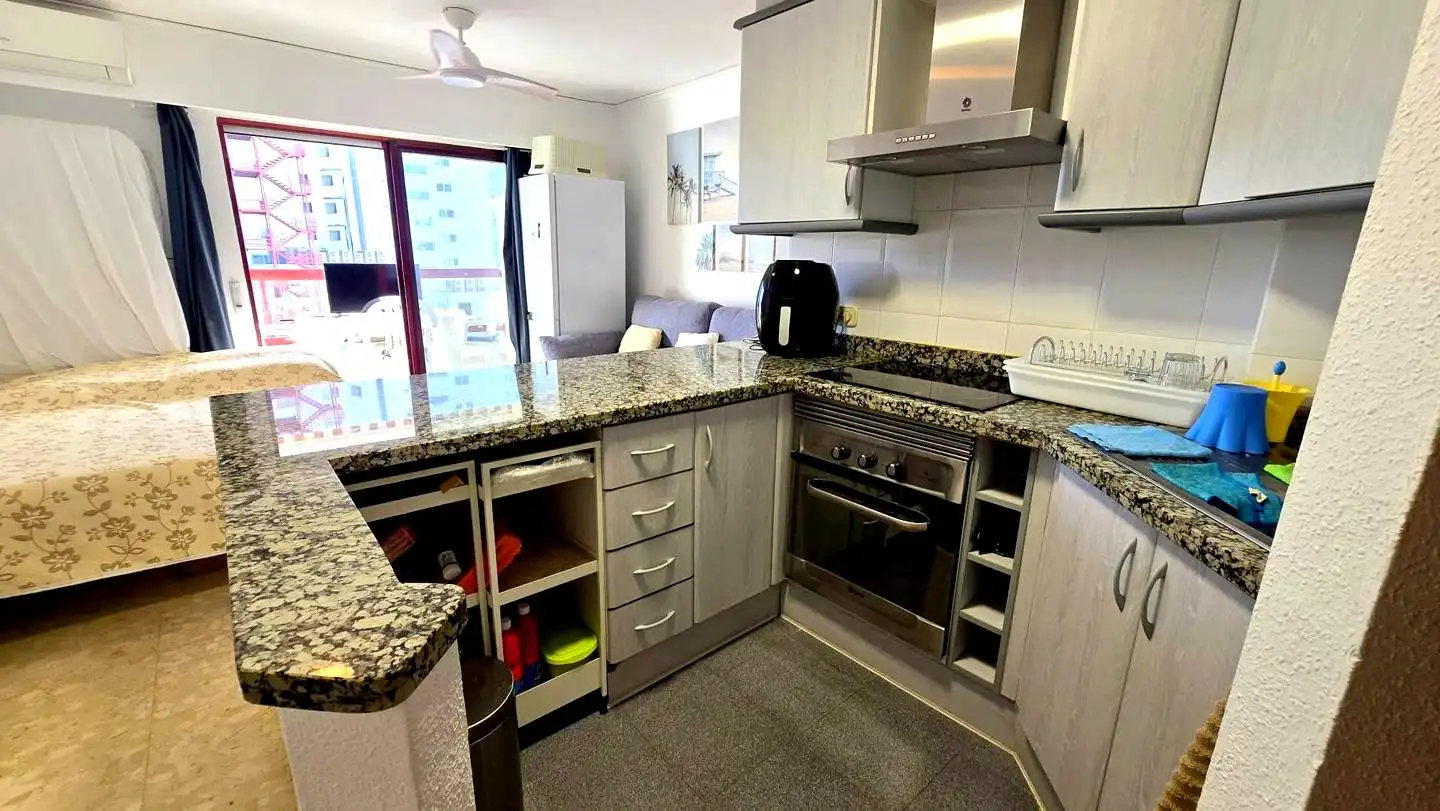 Küche von Wohnung zum Verkauf in Gandia mit Klimaanlage, Terrasse und Möbliert