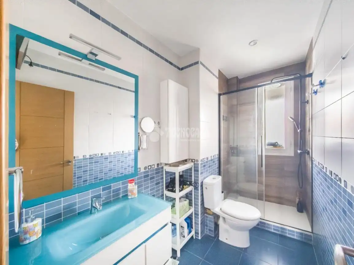 Baño de Piso en venta en Madrid con Calefacción, Terraza y Balcón