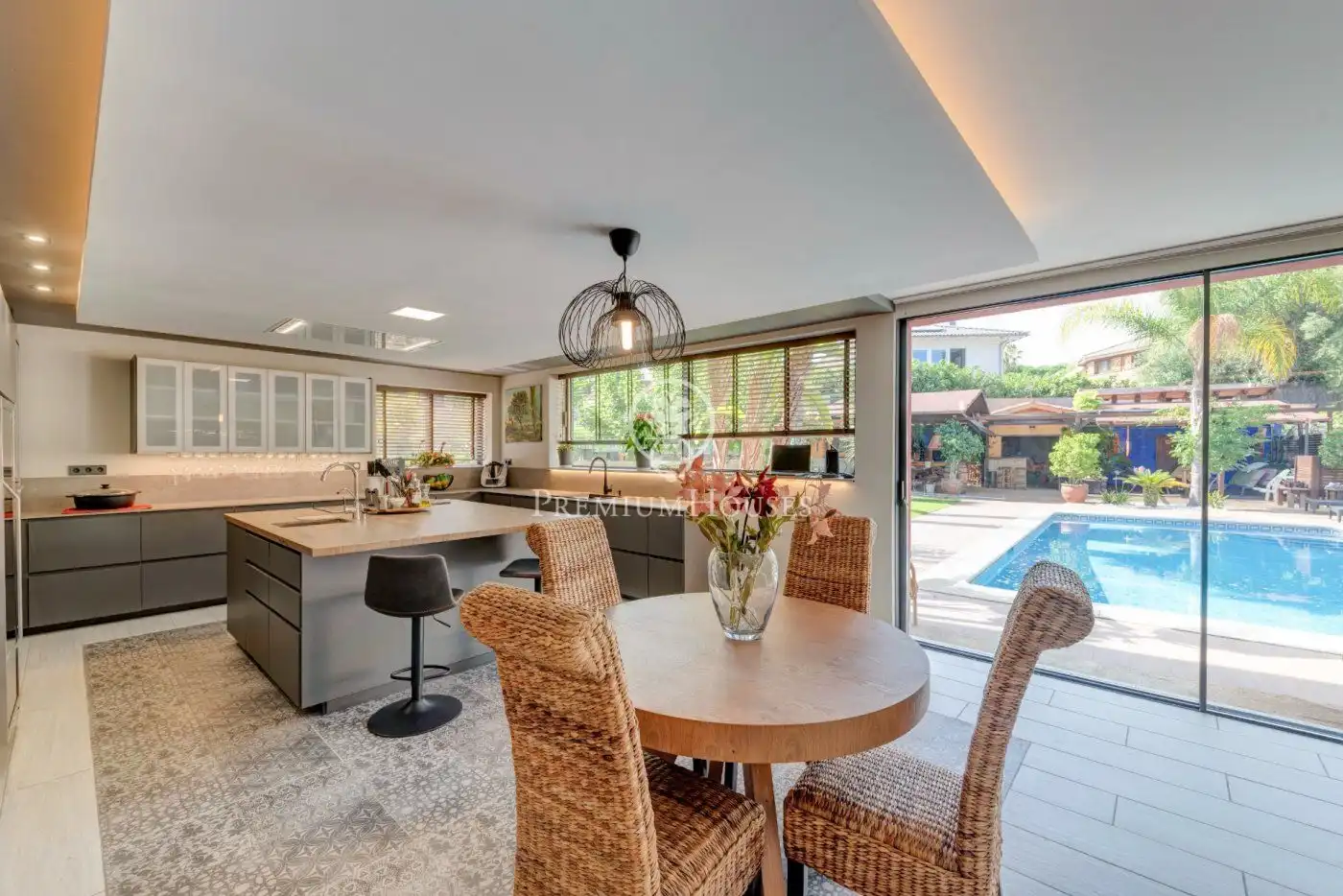 Kitchen of Houses for sale in Vilanova i la Geltrú  with Air Conditioner, Heating and Private garden