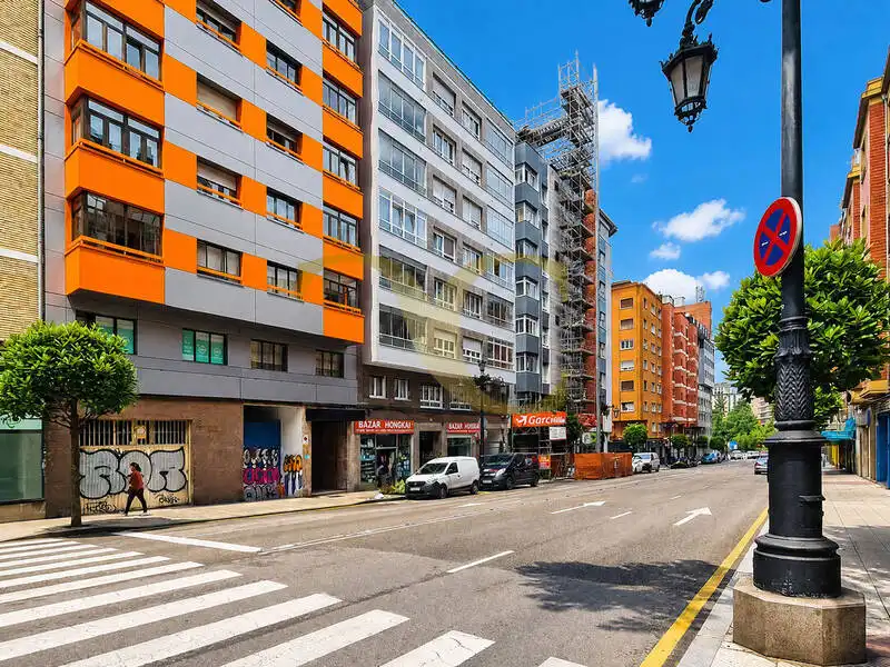 Vista exterior de Piso en venta en Oviedo  con Terraza