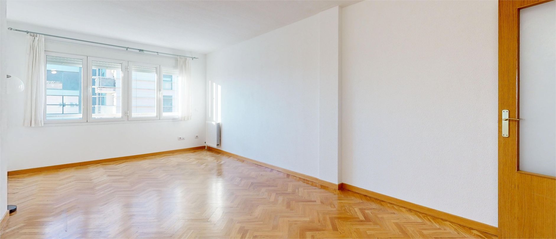 Dormitori de Pis de lloguer en  Madrid Capital amb Aire condicionat, Calefacció i Piscina