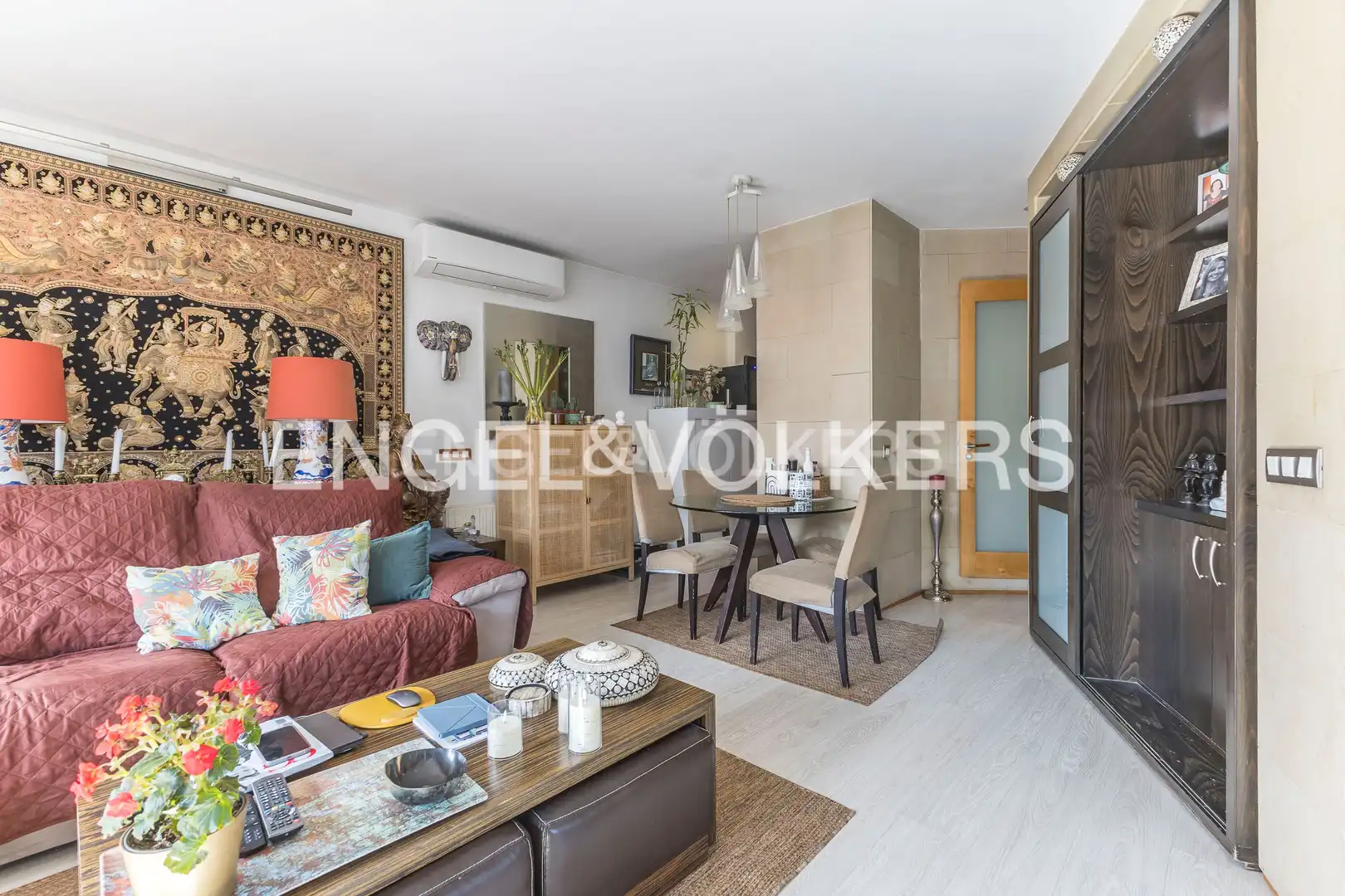 Living room of Flat for sale in Madrid  with Air Conditioner, Heating and Parquet flooring