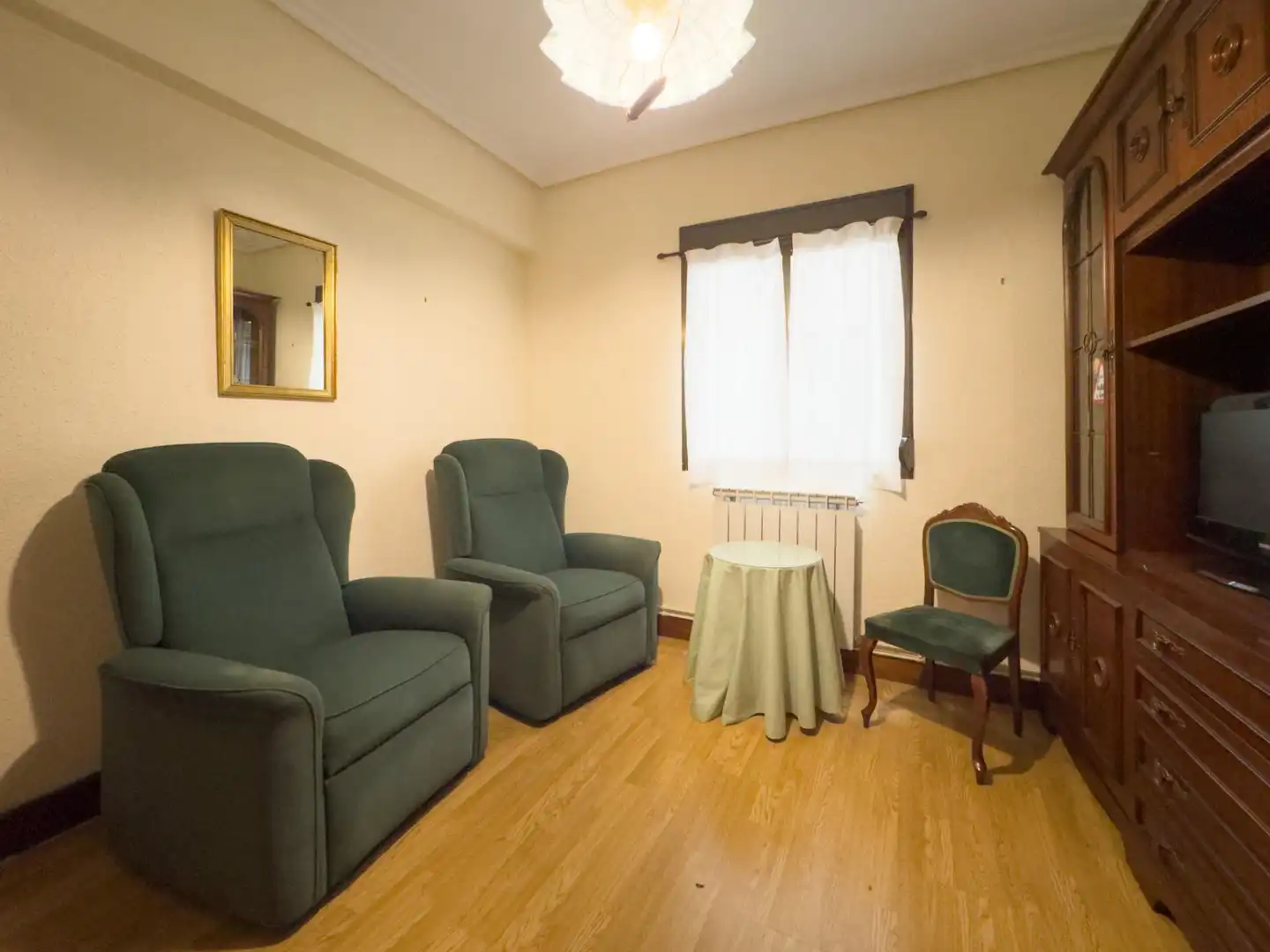 Sala de estar de Apartamento en venta en Irun  con Calefacción, Trastero y Amueblado