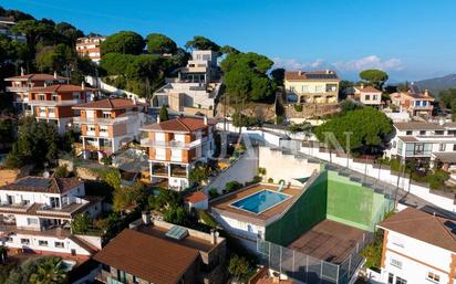 Vista exterior de Casa o xalet en venda en Alella amb Calefacció, Jardí privat i Terrassa