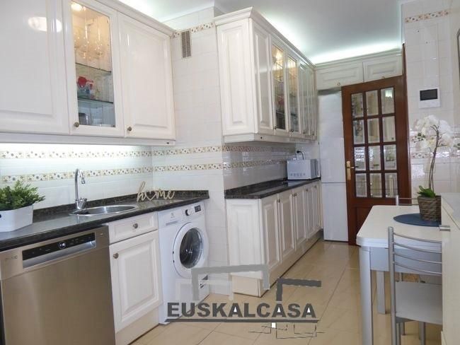 Cuina de Pis en venda en Bilbao  amb Calefacció i Traster
