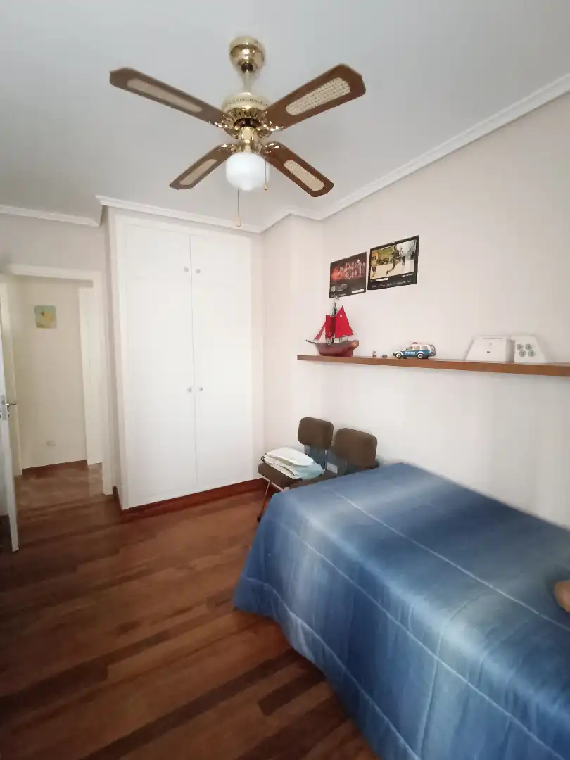Schlafzimmer von Wohnungen zum Verkauf in Pontevedra Capital  mit Heizung, Parkett und Abstellraum