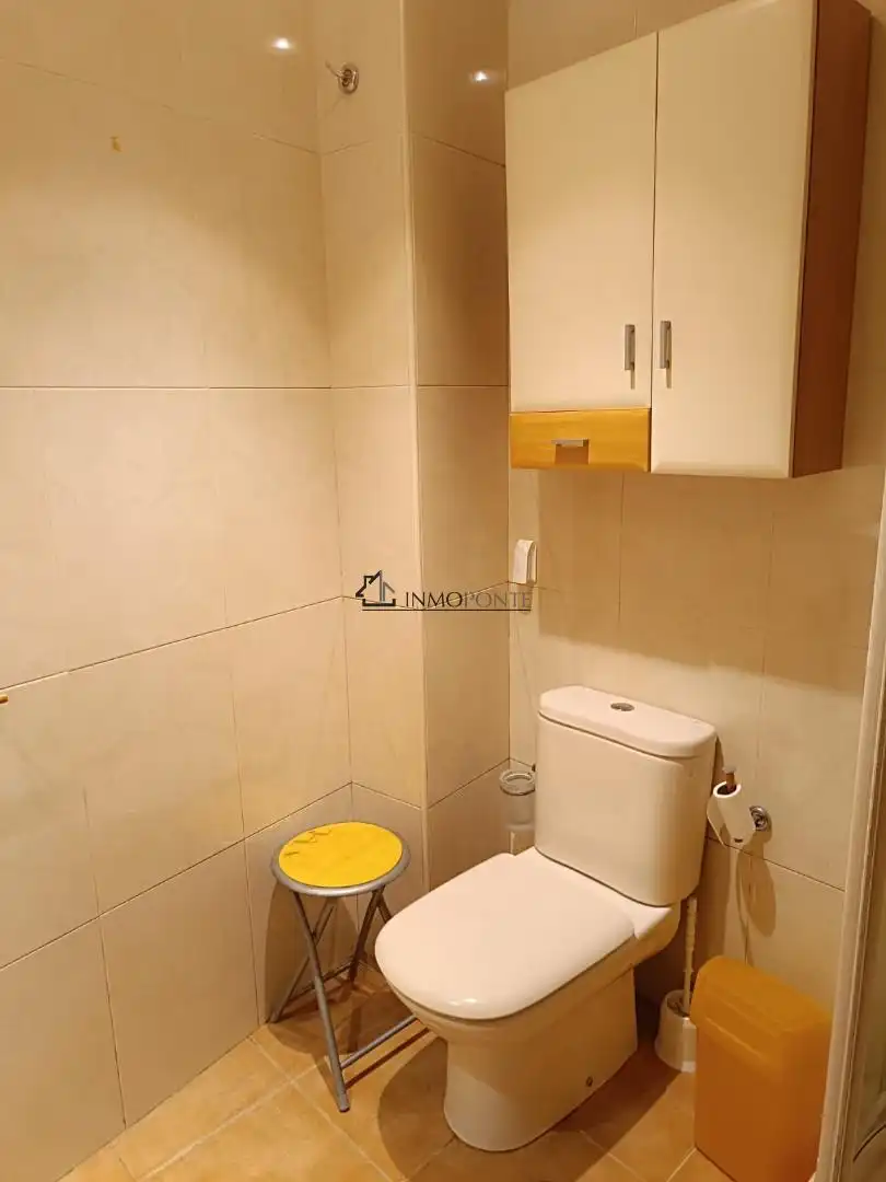 Bathroom of Flat for rent in Zona de Plaza de Barcelos