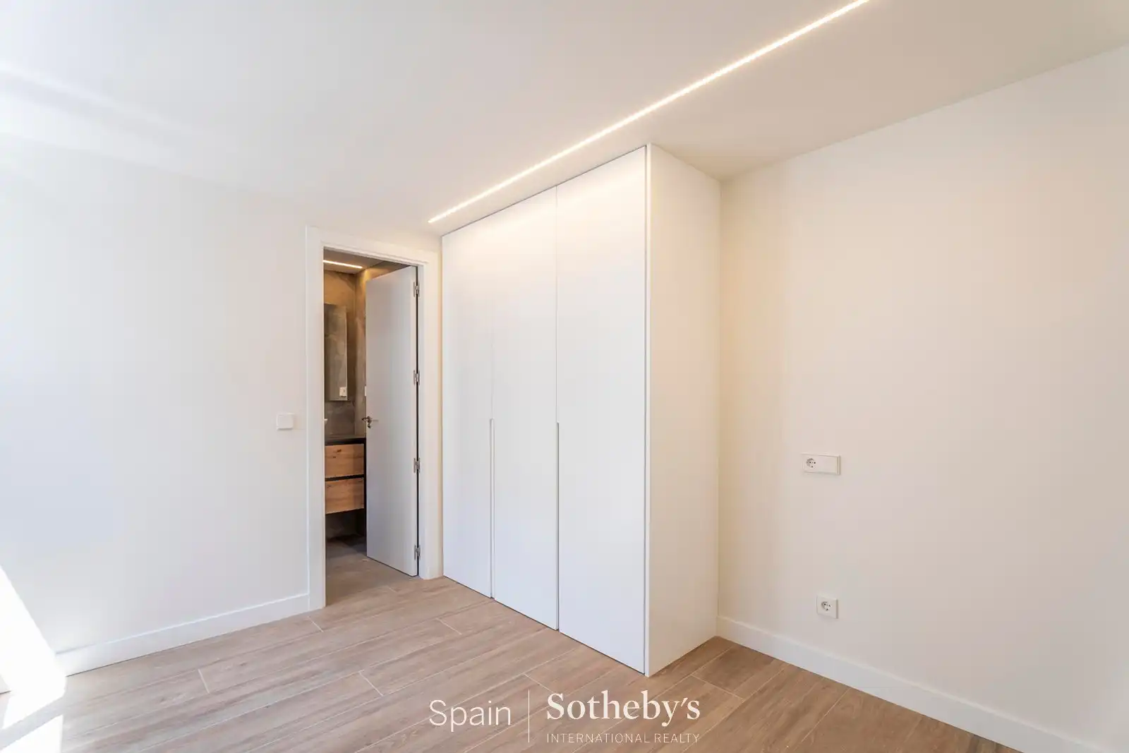 Apartamento con piscina en alquiler en Calle de la Infanta María Teresa, imagen 18