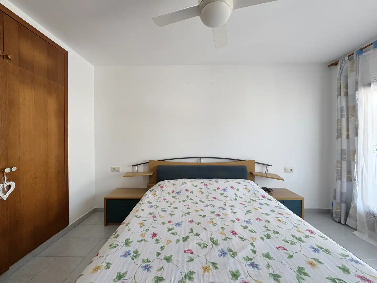Dormitori de Casa adosada en venda en L'Escala amb Calefacció, Jardí privat i Terrassa