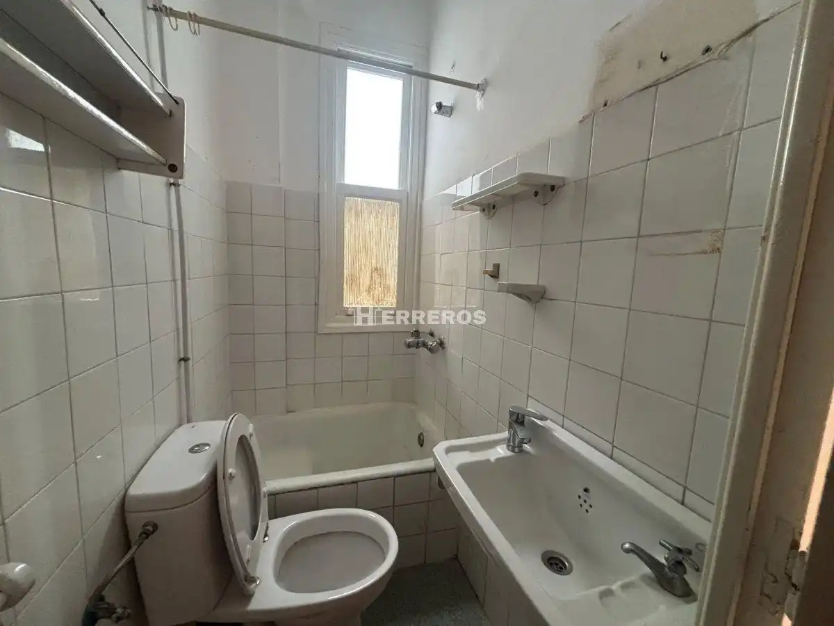 Baño de Piso en venta en  Logroño con Calefacción, Parquet y Terraza