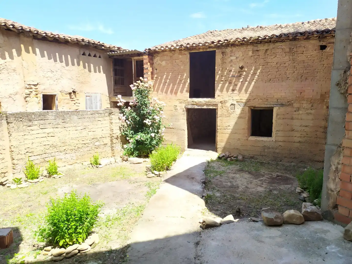 Vista exterior de Casa adosada en venda en El Redal amb Jardí privat i Terrassa