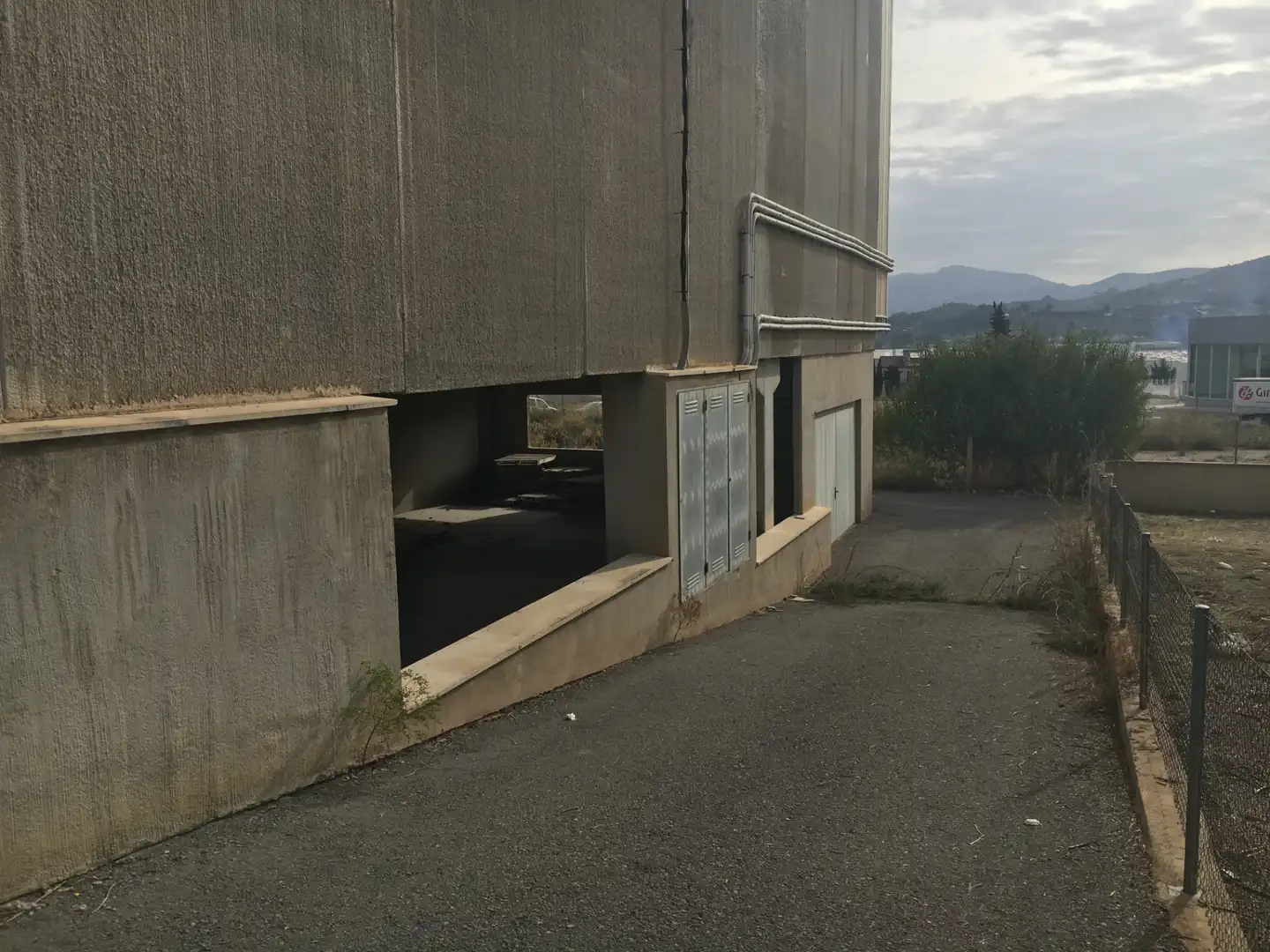 Vista exterior de Nave industrial de alquiler en Cocentaina