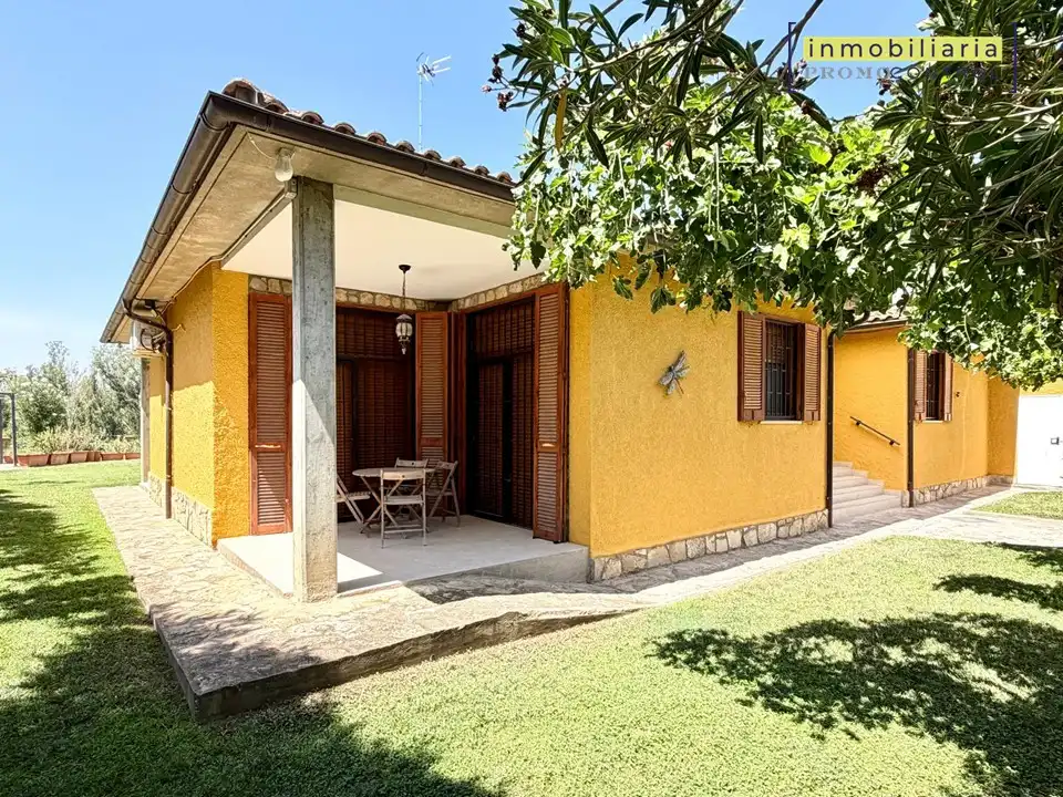 Vista exterior de Casa o xalet en venda en Zuera amb Aire condicionat, Calefacció i Jardí privat