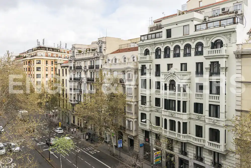 Vista exterior de Piso en venta en Madrid con Calefacción y Balcón
