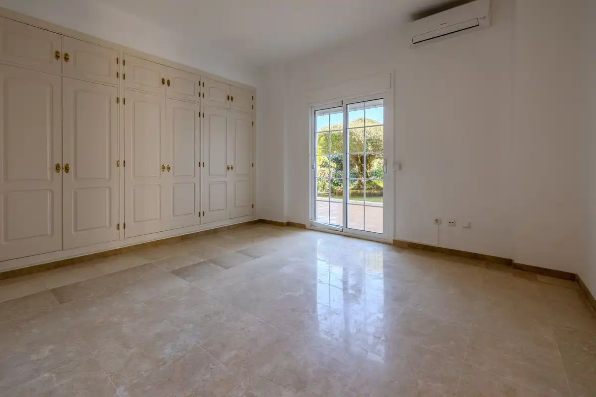 Dormitori de Casa o xalet en venda en Sotogrande amb Aire condicionat, Jardí privat i Terrassa