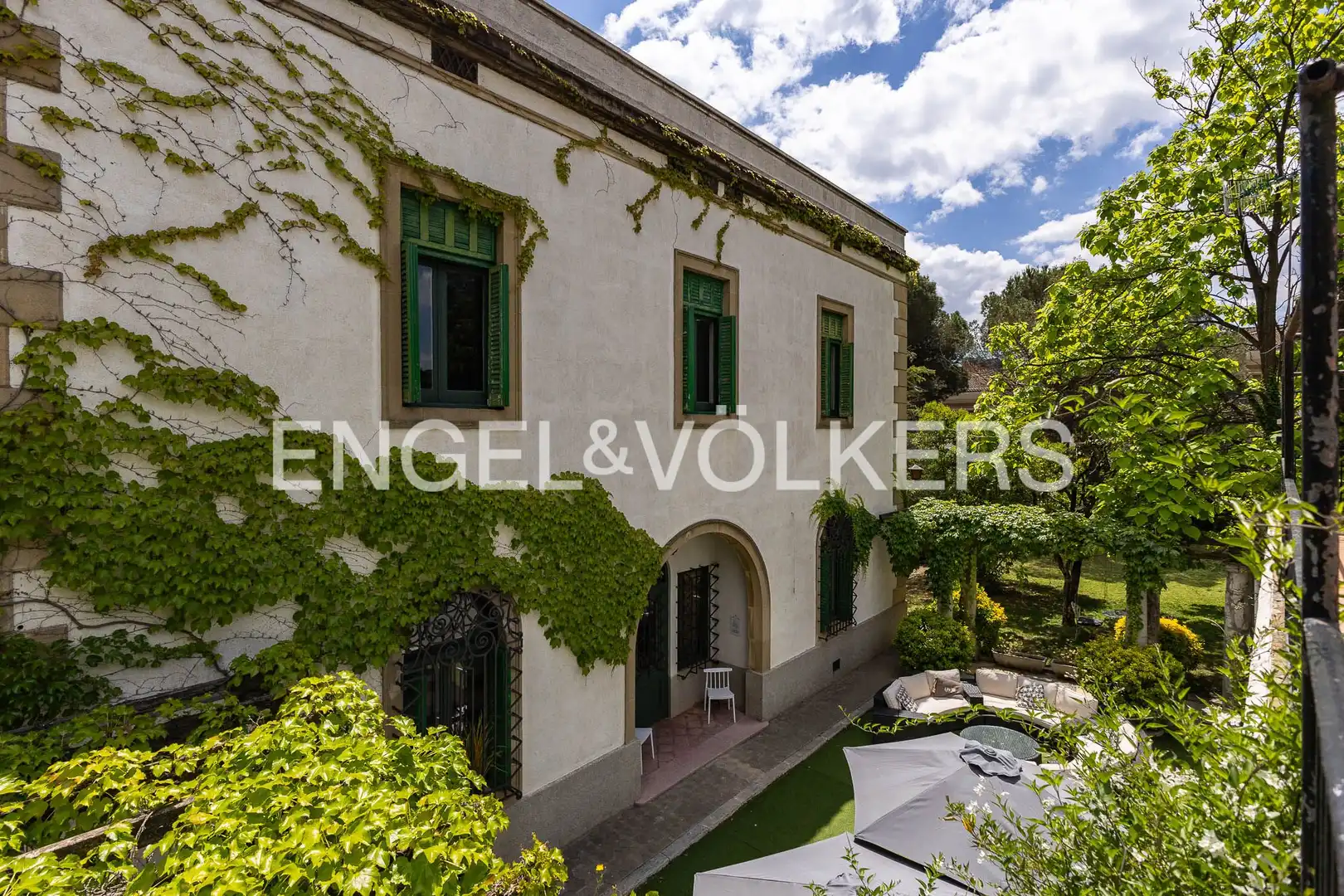 Vista exterior de Casa o chalet en venta en Llinars del Vallès con Aire acondicionado, Calefacción y Jardín privado