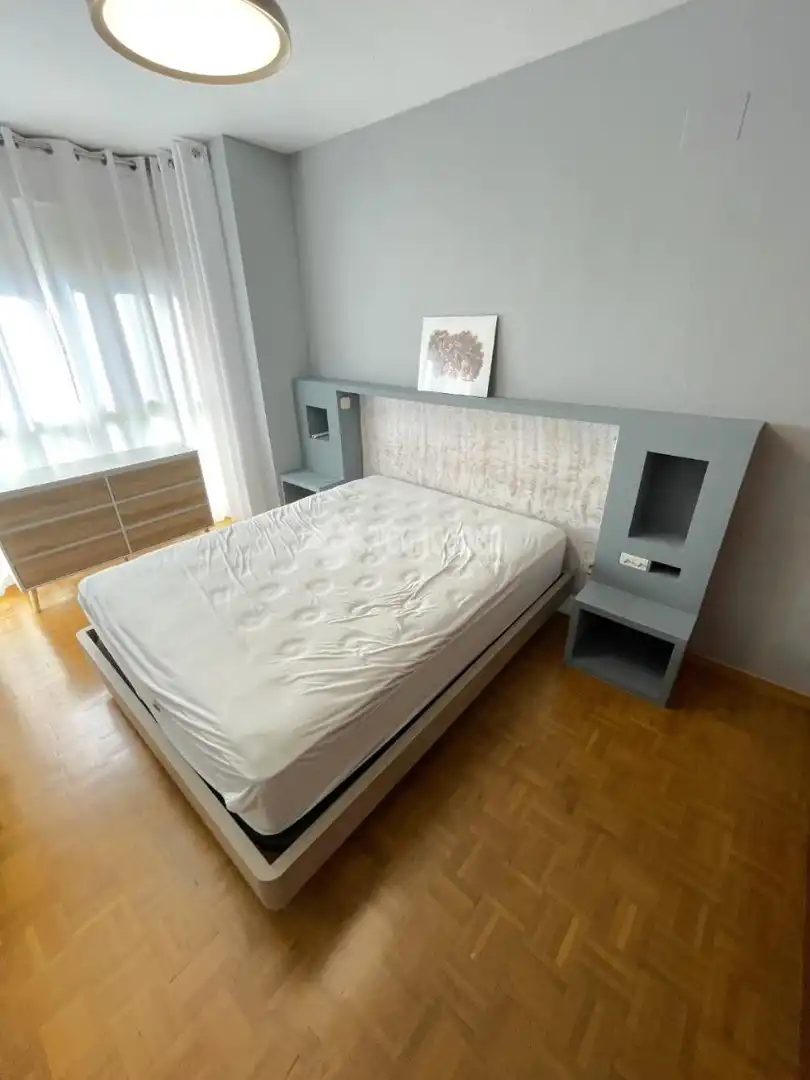 Bedroom of Flat for sale in Madrid  with Air Conditioner, Heating and Parquet flooring