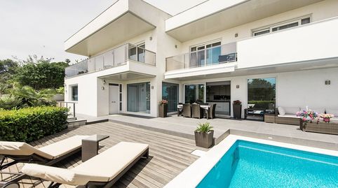 Moderna Casa con Vistas al Mar en Venta en Santa Cristina