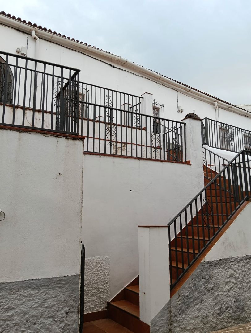 Vista exterior de Casa adosada en venda en Aracena amb Aire condicionat, Terrassa i Traster