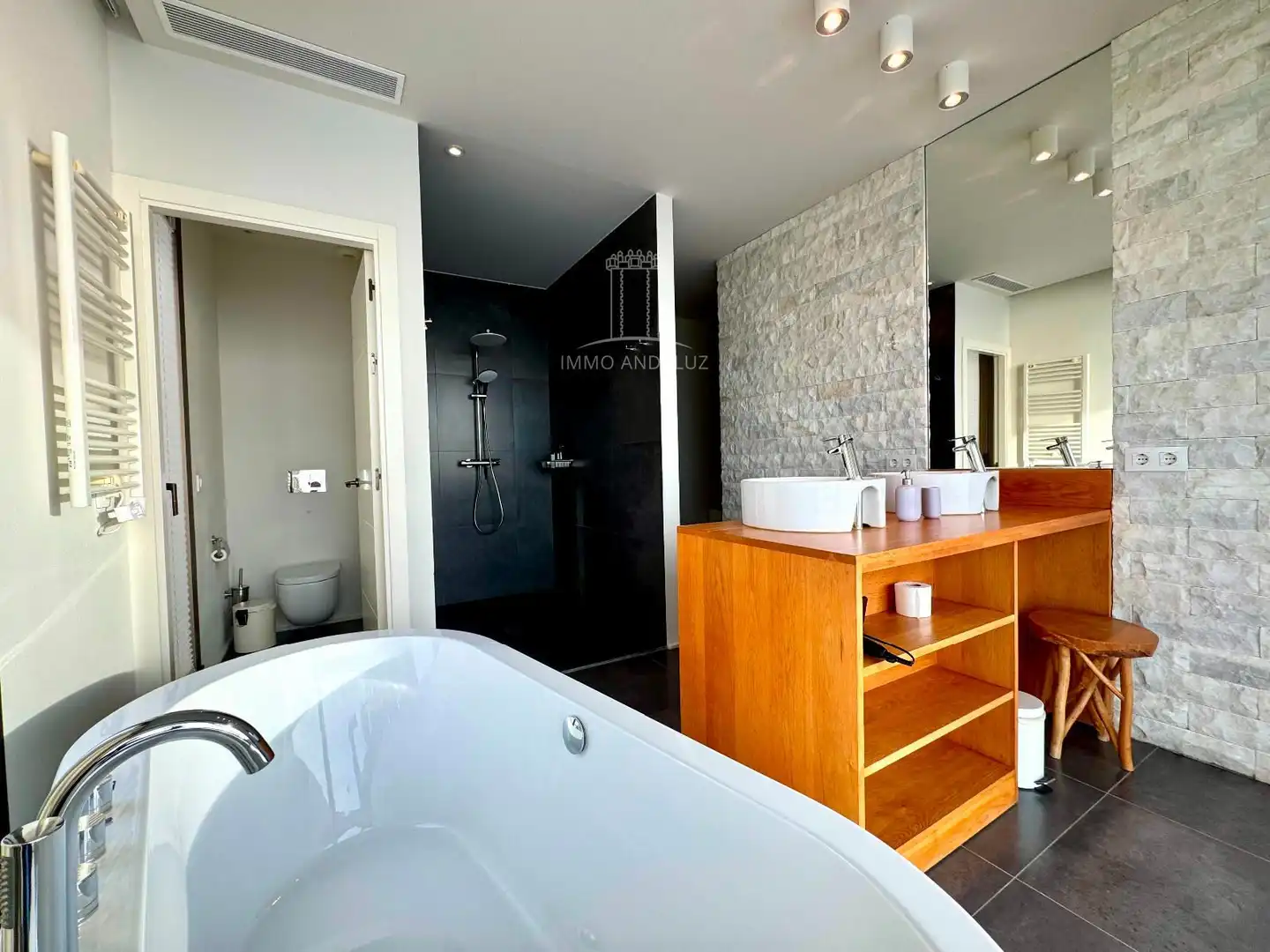 Bathroom of Houses for sale in Zahara de los Atunes  with Air Conditioner, Heating and Storage room