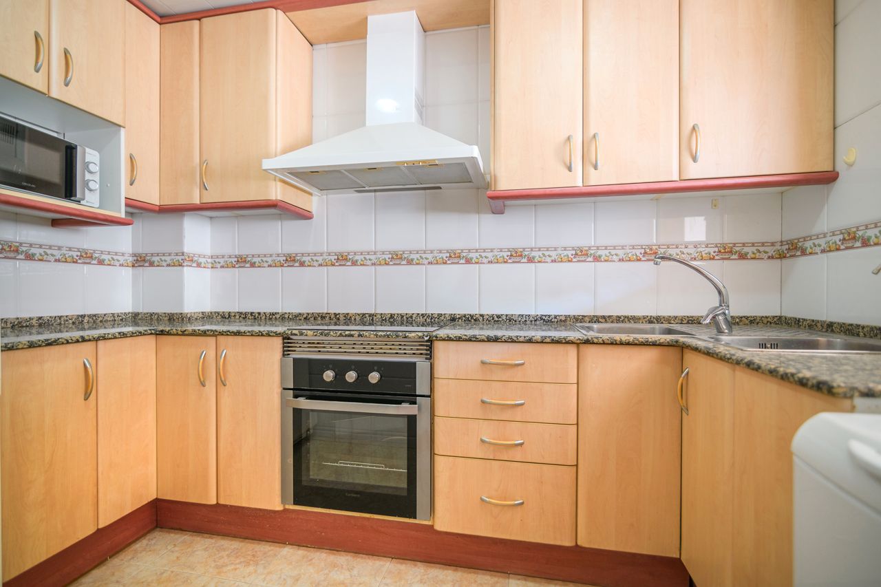 Cocina de Piso en venta en Cornellà de Llobregat con Aire acondicionado, Calefacción y Horno