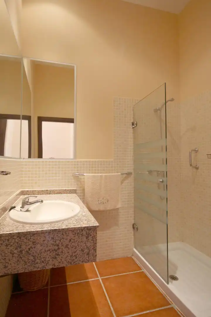 Baño de Finca rústica en venta en Alcuéscar con Aire acondicionado