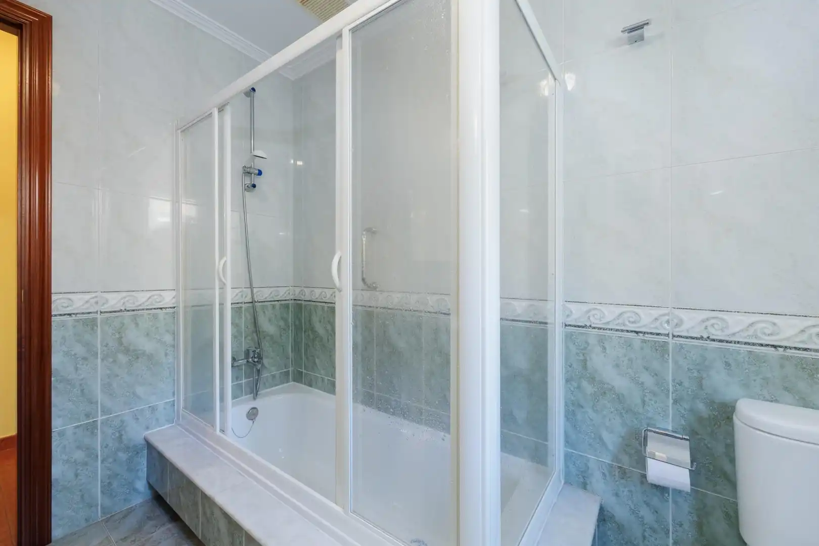 Badezimmer von Haus oder Chalet zum Verkauf in Moaña mit Heizung, Abstellraum und Balkon
