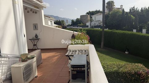 Nuevo en el mercado. Exclusivo apartamento de 2 dormitorios con terraza y chimenea en Nueva Andalucía a escasos metros de todos lo