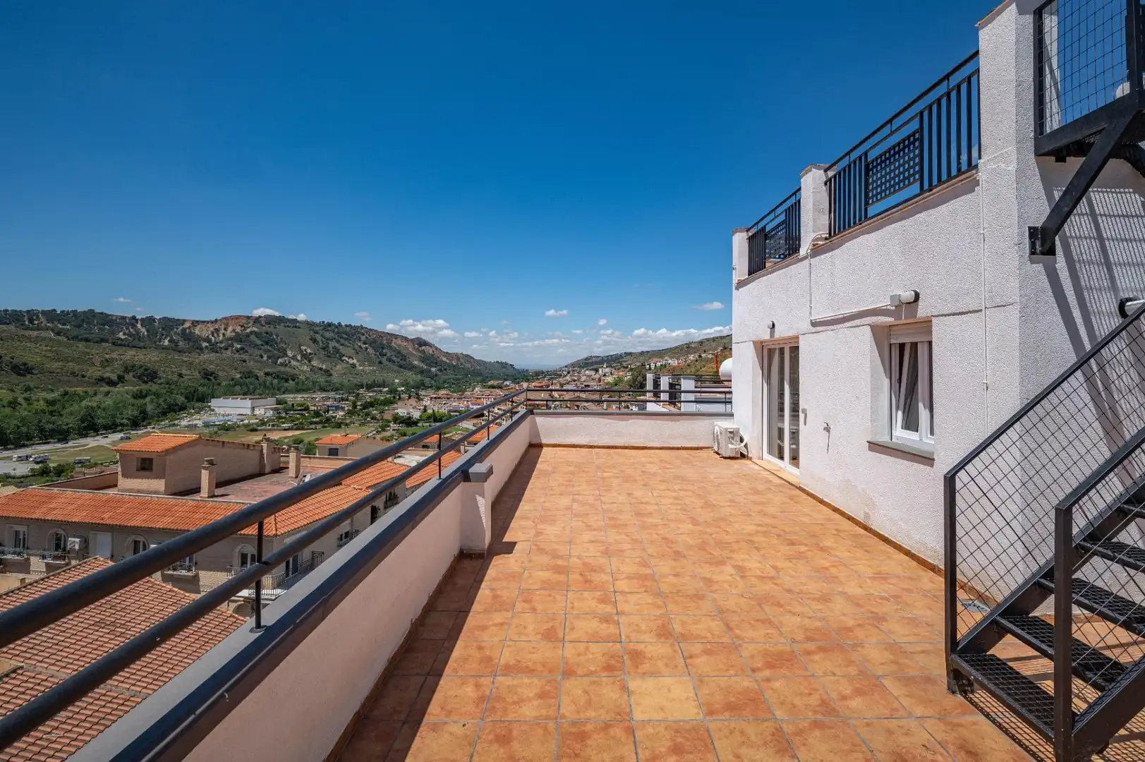 Terrassa de Pis en venda en Cenes de la Vega amb Calefacció, Balcó i Piscina comunitària