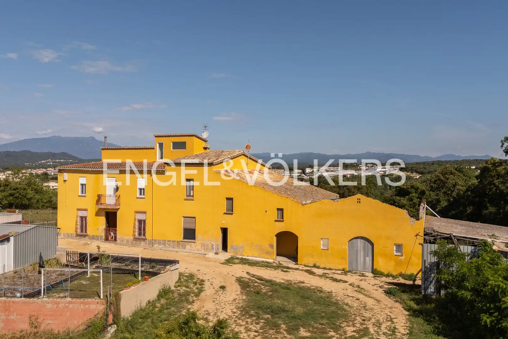 Vista exterior de Casa o xalet en venda en Tordera amb Calefacció, Jardí privat i Traster